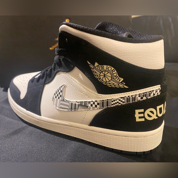Jordan 1 Mid Equality (2019) - Picture 9 of 16